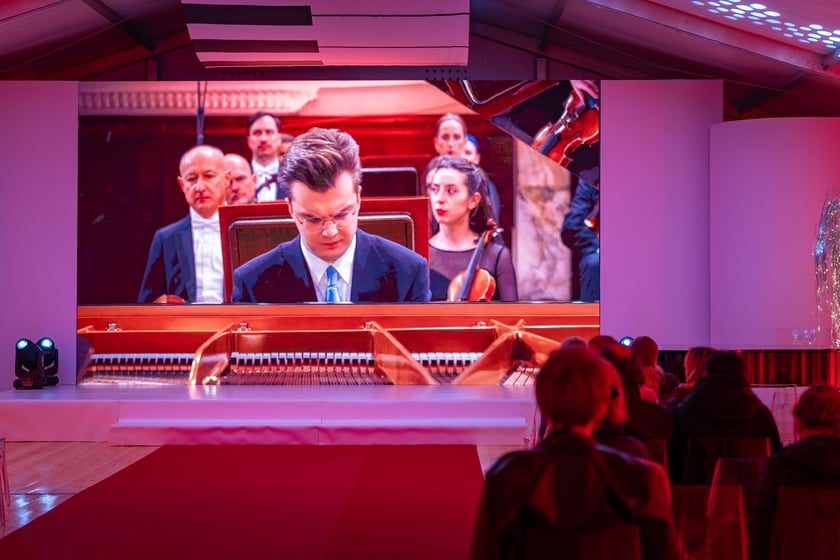 Strefa Melomana Konkursu Chopinowskiego w specjalnym pawilonie na pl. Społecznym przed dawnym Impartem&nbsp;