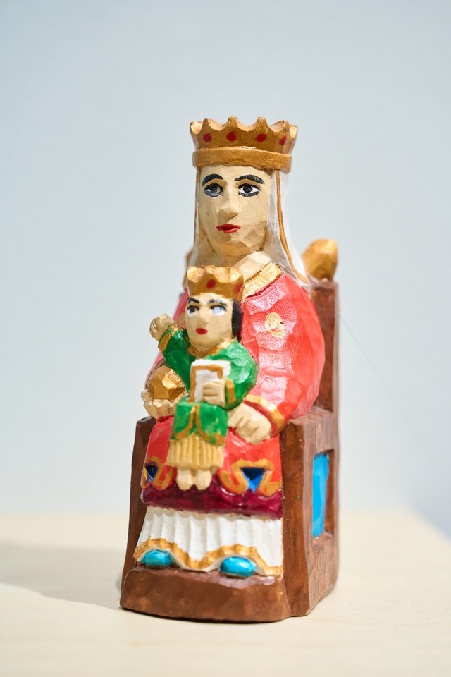 Wystawa &bdquo;Jan Giejson. Od nowa&rdquo; w Muzeum Etnograficznym od 25.10-30.12 &ndash; kieszonkowa wersja Matki Bożej Bardzkiej należąca do Tomasza Karamona