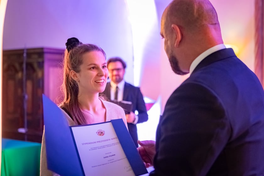 Uroczystość przyznania stypendi&oacute;w dla młodzieży wrocławskiej, uzdolnionej artystycznie