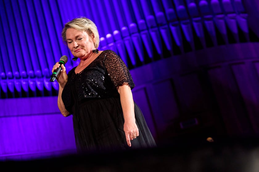 III edycja Og&oacute;lnopolskiego Senioralnego Festiwalu Piosenki Artystycznej w ramach Wrocławskich Dni Seniora - koncert finałowy