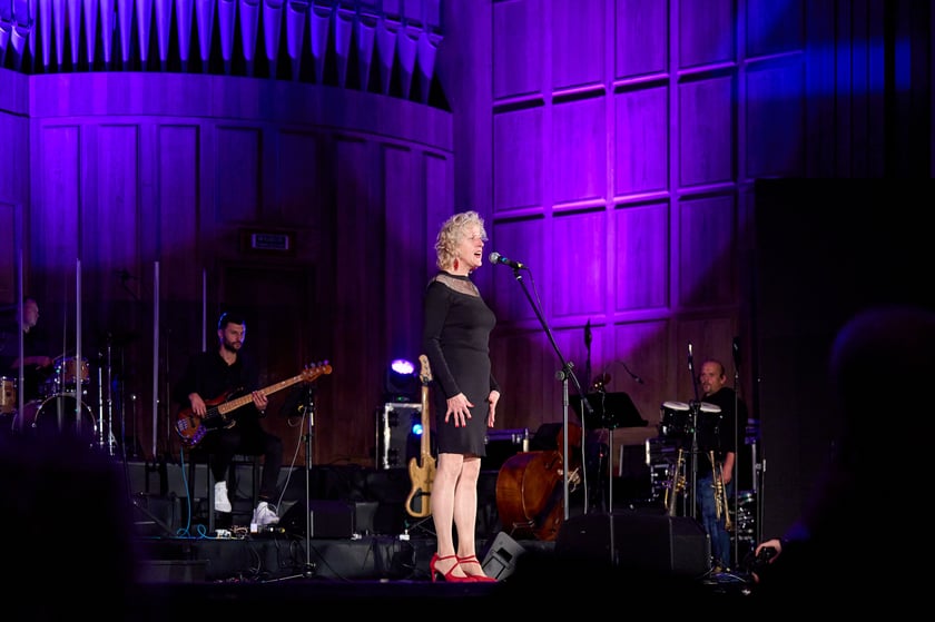 III edycja Og&oacute;lnopolskiego Senioralnego Festiwalu Piosenki Artystycznej w ramach Wrocławskich Dni Seniora - koncert finałowy