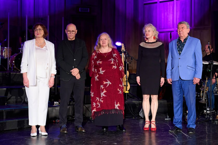 III edycja Og&oacute;lnopolskiego Senioralnego Festiwalu Piosenki Artystycznej w ramach Wrocławskich Dni Seniora - koncert finałowy