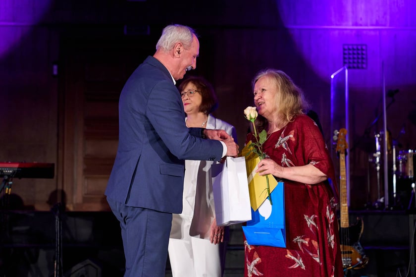 III edycja Og&oacute;lnopolskiego Senioralnego Festiwalu Piosenki Artystycznej w ramach Wrocławskich Dni Seniora - koncert finałowy