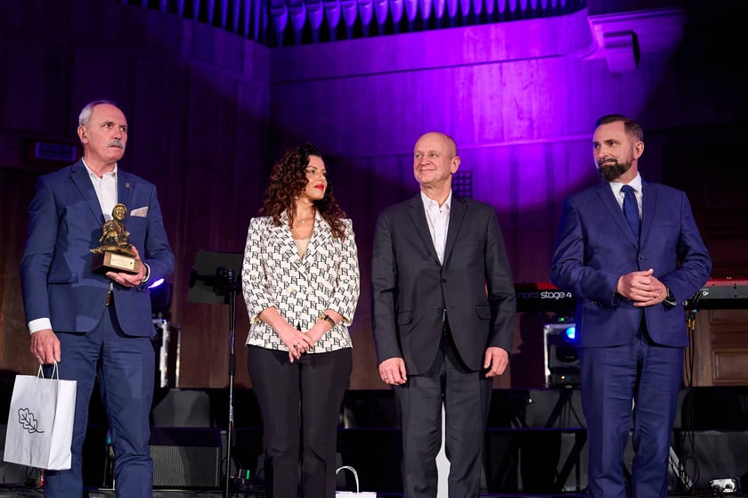 III edycja Og&oacute;lnopolskiego Senioralnego Festiwalu Piosenki Artystycznej w ramach Wrocławskich Dni Seniora - koncert finałowy