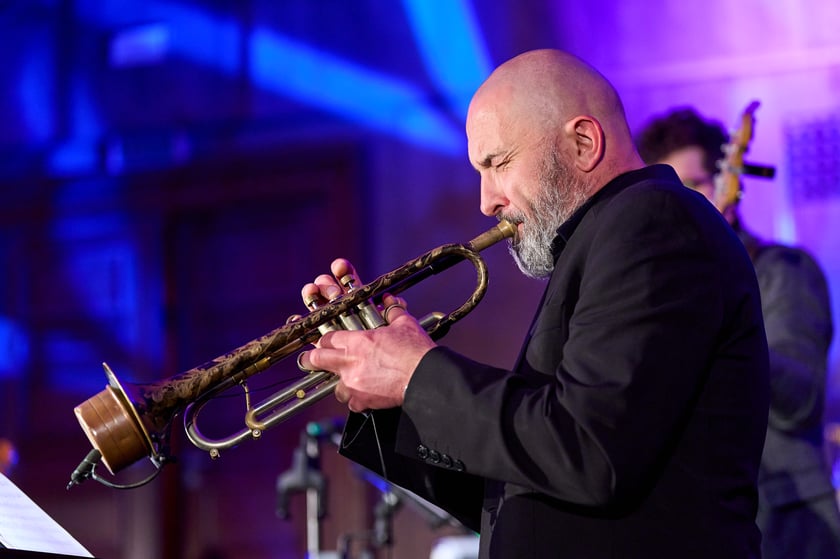 III edycja Og&oacute;lnopolskiego Senioralnego Festiwalu Piosenki Artystycznej w ramach Wrocławskich Dni Seniora - koncert finałowy