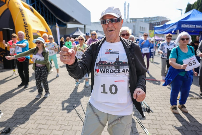 Seniorzy walczyli o puchar w nordic walking