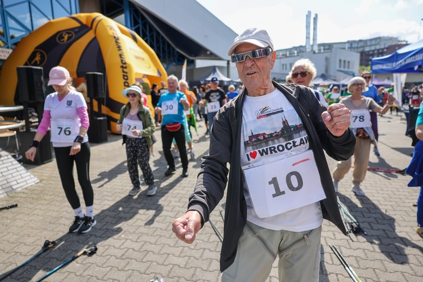 Seniorzy walczyli o puchar w nordic walking