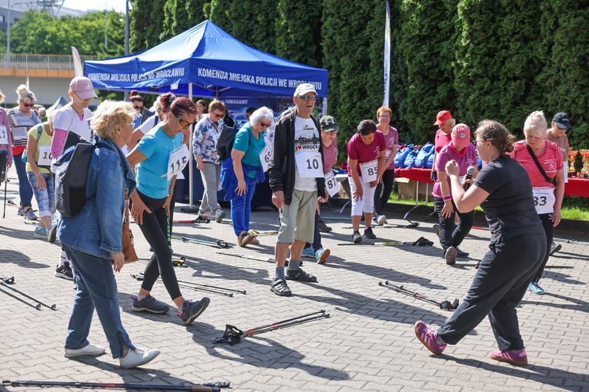 Seniorzy walczyli o puchar w nordic walking