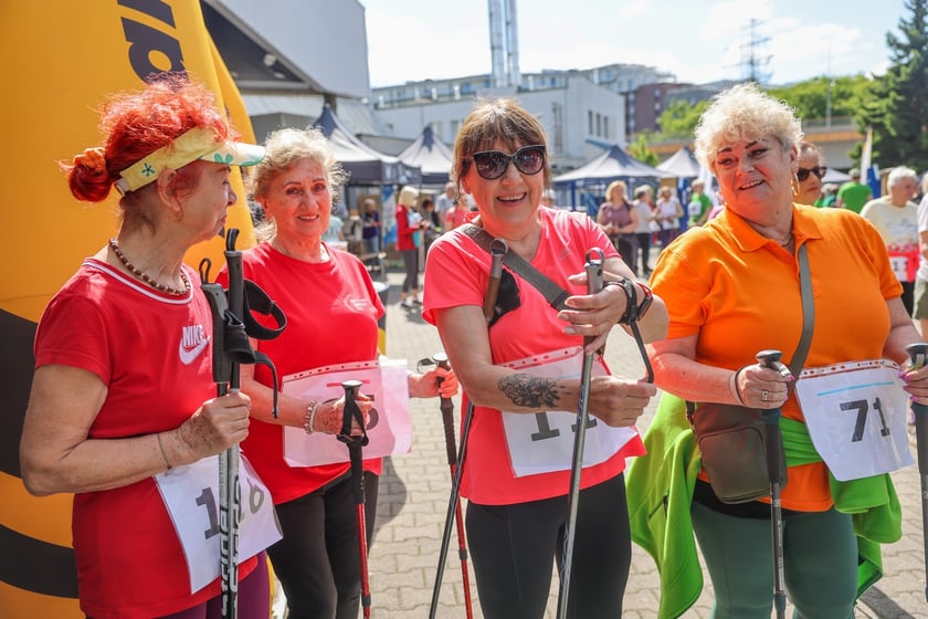 Seniorzy walczyli o puchar w nordic walking