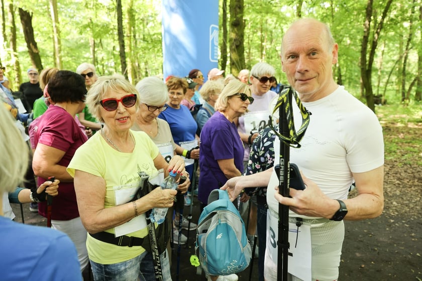 Seniorzy walczyli o puchar w nordic walking