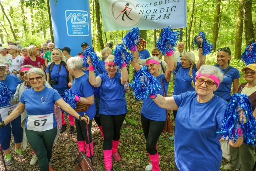 Seniorzy walczyli o puchar w nordic walking