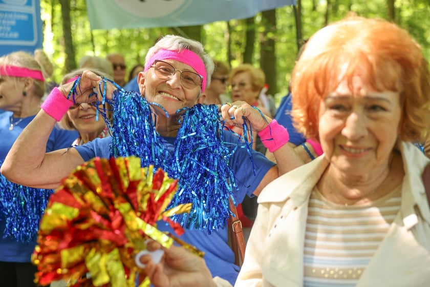 Seniorzy walczyli o puchar w nordic walking