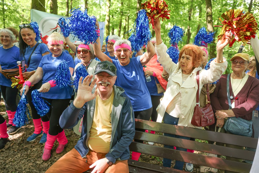 Seniorzy walczyli o puchar w nordic walking