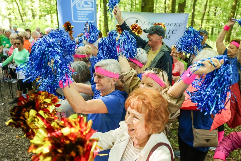 Seniorzy walczyli o puchar w nordic walking