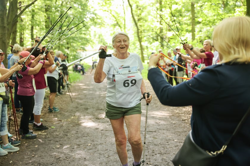 Seniorzy walczyli o puchar w nordic walking