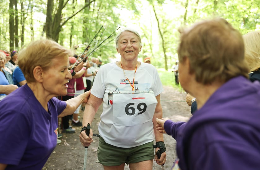 Seniorzy walczyli o puchar w nordic walking
