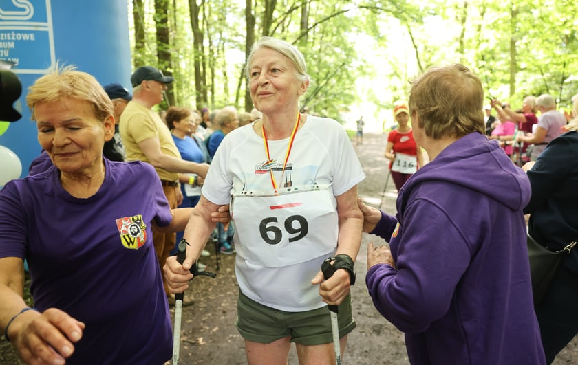 Seniorzy walczyli o puchar w nordic walking