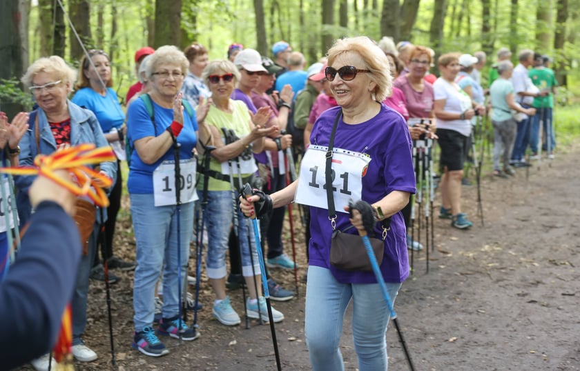 Seniorzy walczyli o puchar w nordic walking