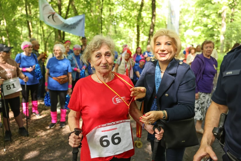 Seniorzy walczyli o puchar w nordic walking