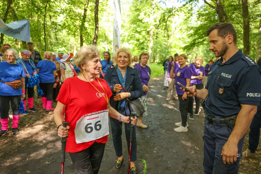 Seniorzy walczyli o puchar w nordic walking