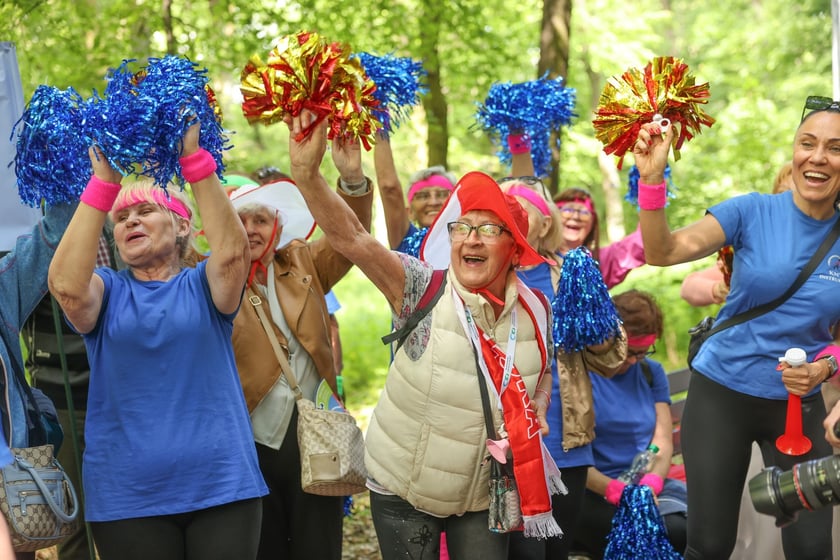 Seniorzy walczyli o puchar w nordic walking