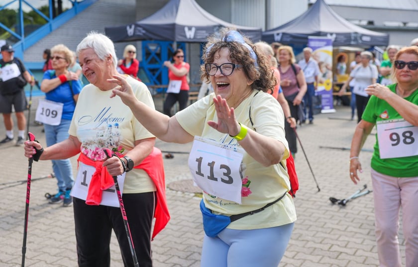 Seniorzy walczyli o puchar w nordic walking