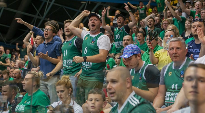 Euforia kibiców po zdobyciu kolejnych punktów przez zawodników Śląska