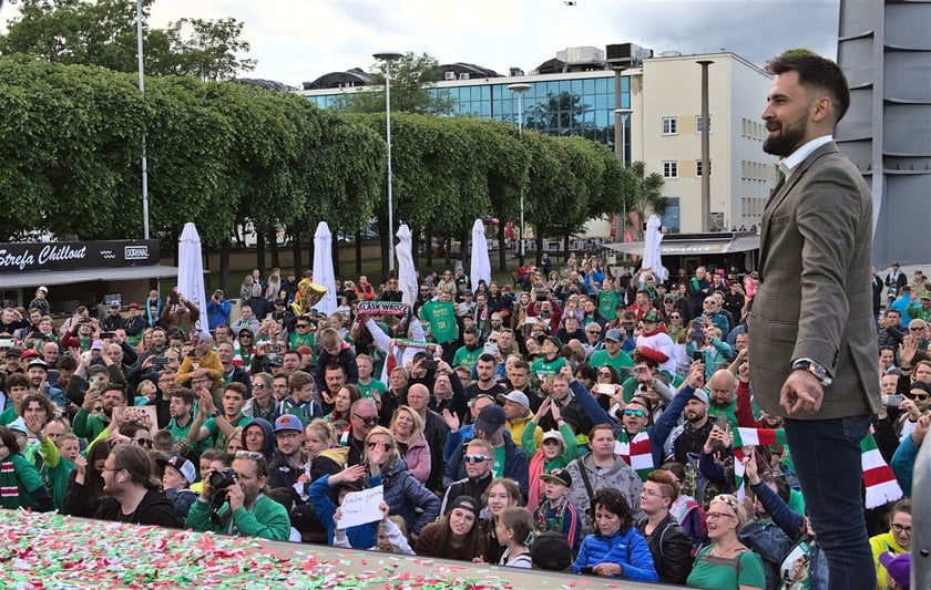 18 Śląska Wrocław Mistrzowska feta pod Iglicą