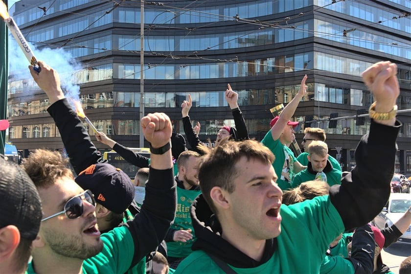 18 Śląska Wrocław Mistrzowska feta pod Iglicą