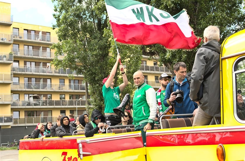 18 Śląska Wrocław Mistrzowska feta pod Iglicą