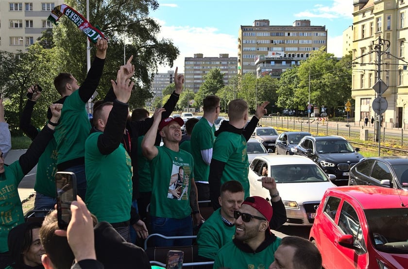 18 Śląska Wrocław Mistrzowska feta pod Iglicą