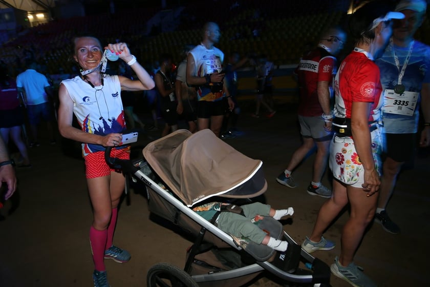 Nocny Półmaraton Wrocław 2022, uczestnicy, znajdź się na zdjęciach ze staru lub mety