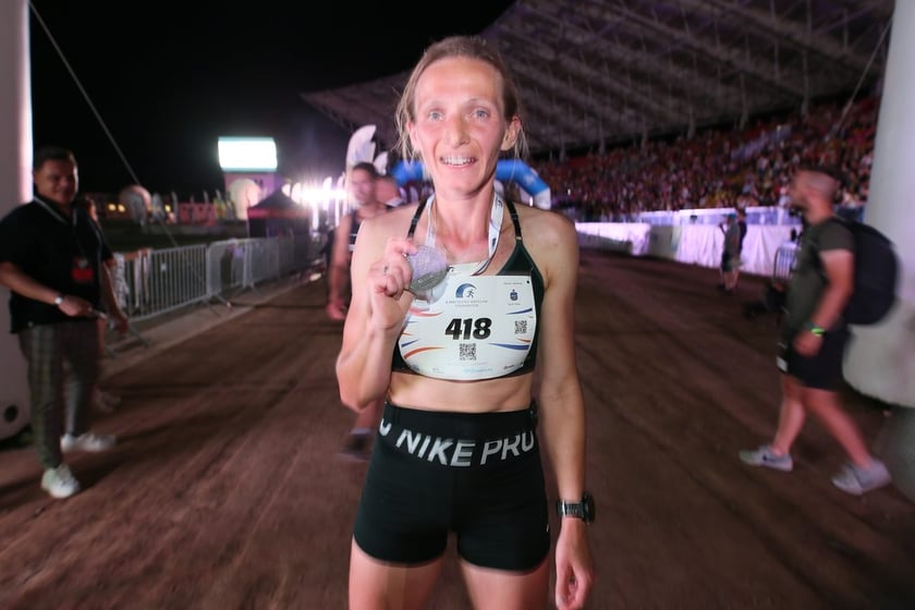 Nocny Półmaraton Wrocław 2022, uczestnicy, znajdź się na zdjęciach ze staru lub mety