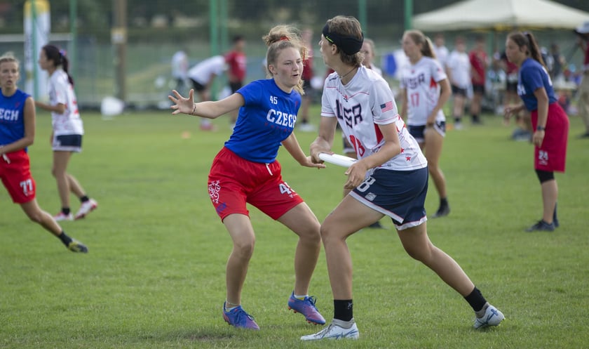 Na wrocławskich Polach Marsowych rozgrywane są zawody o mistrzostwo świata do lat 20 i mistrzostwo Europy do lat 17