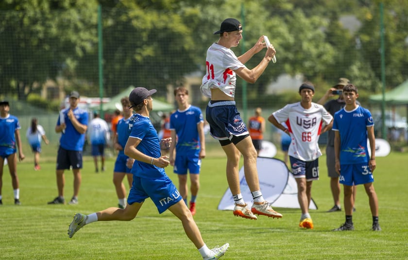 Na wrocławskich Polach Marsowych rozgrywane są zawody o mistrzostwo świata do lat 20 i mistrzostwo Europy do lat 17