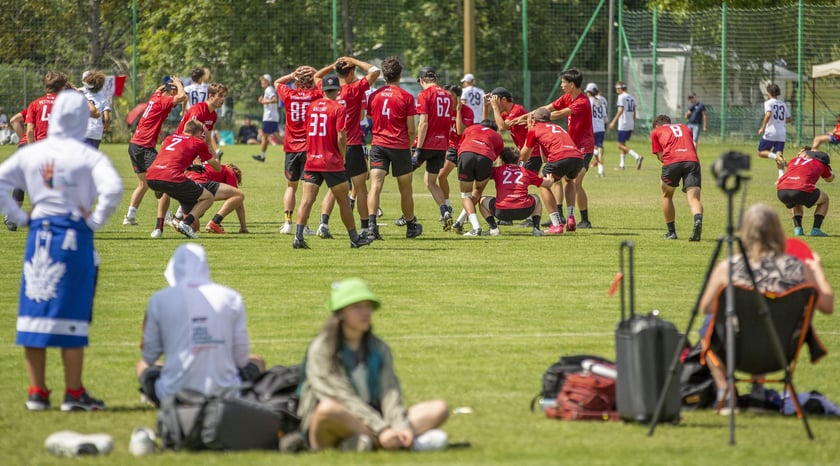Na wrocławskich Polach Marsowych rozgrywane są zawody o mistrzostwo świata do lat 20 i mistrzostwo Europy do lat 17