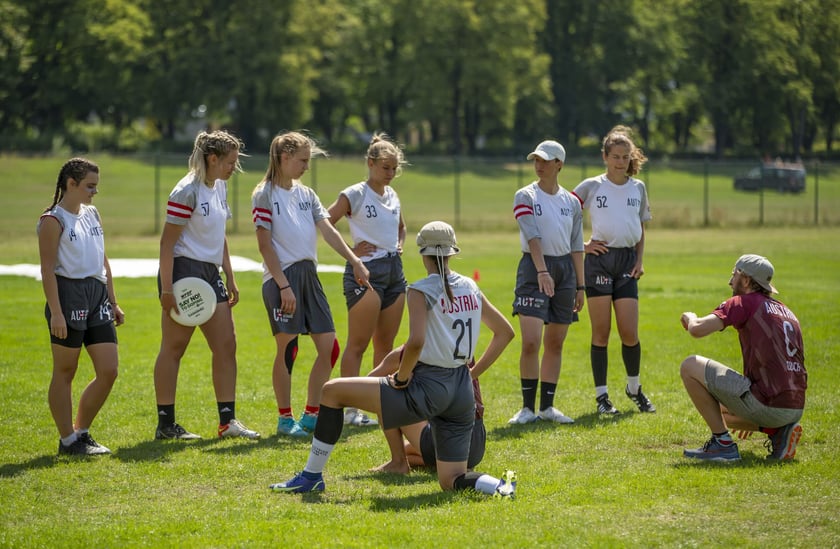Na wrocławskich Polach Marsowych rozgrywane są zawody o mistrzostwo świata do lat 20 i mistrzostwo Europy do lat 17