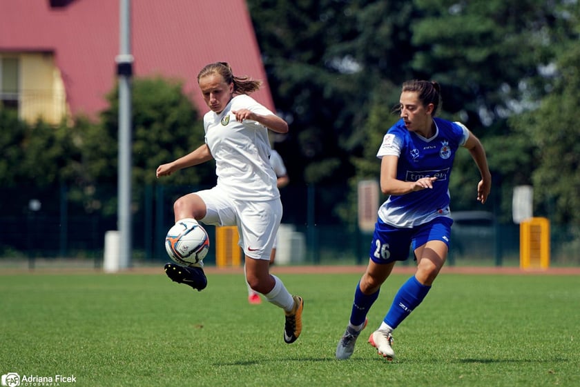 Natalia Kulig, pomocniczka