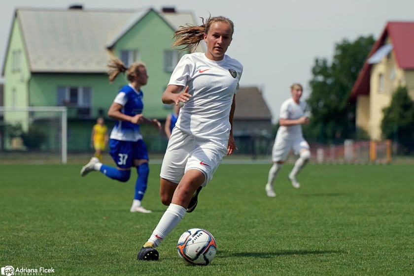 Natalia Kulig, pomocniczka