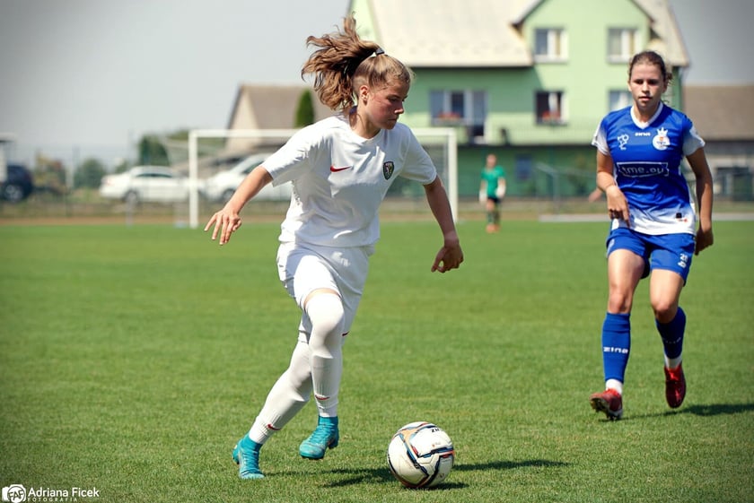 Gabriela Lewicka, pomocniczka