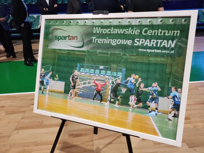 ?Tanie Granie? to miejski program wsparcia dla wrocławskich drużyn sportowych, które mogą nieodpłatnie korzystać m.in. z Hali Orbita