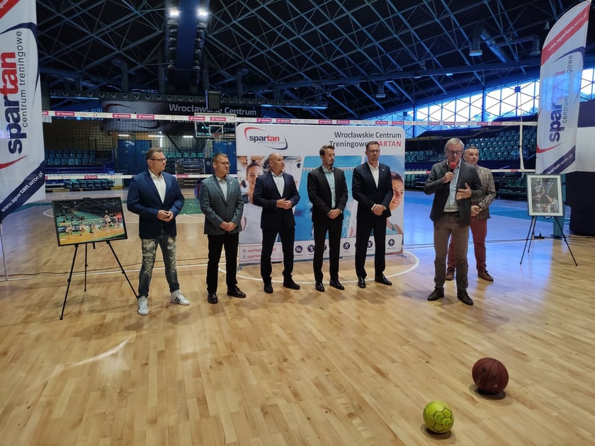 ?Tanie Granie? to miejski program wsparcia dla wrocławskich drużyn sportowych, które mogą nieodpłatnie korzystać m.in. z Hali Orbita