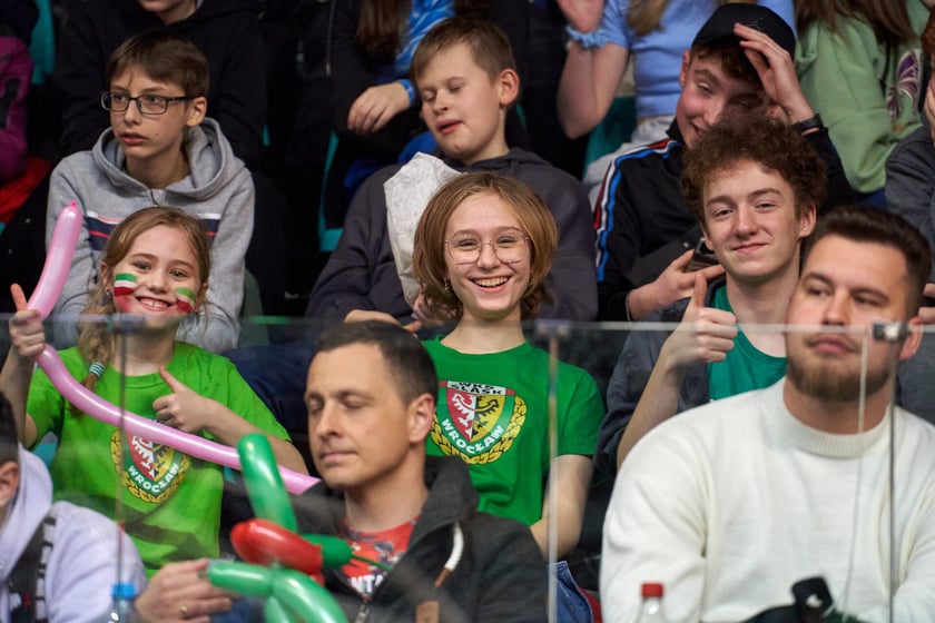 Śląsk Wrocław - Astoria Bydgoszcz w hali Orbita, zdjęcia kibiców i meczu