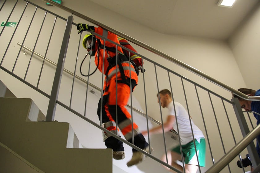 Uczestnicy biegu na Sky Tower