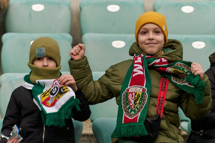 Kibice na trybunach Tarczyński Arena we Wrocławiu, mecz Śląsk Wrocław - Piast Gliwice, 06.04.2023