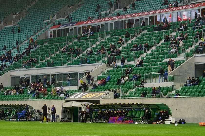 Kibice na trybunach Tarczyński Arena we Wrocławiu, mecz Śląsk Wrocław - Piast Gliwice, 06.04.2023