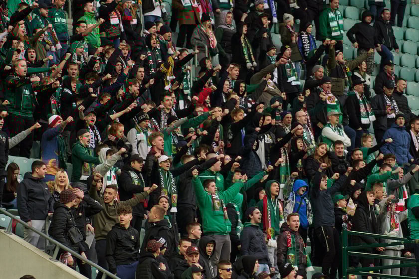 Kibice na trybunach Tarczyński Arena we Wrocławiu, mecz Śląsk Wrocław - Piast Gliwice, 06.04.2023