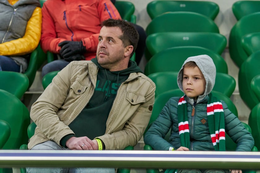 Kibice na trybunach Tarczyński Arena we Wrocławiu, mecz Śląsk Wrocław - Piast Gliwice, 06.04.2023