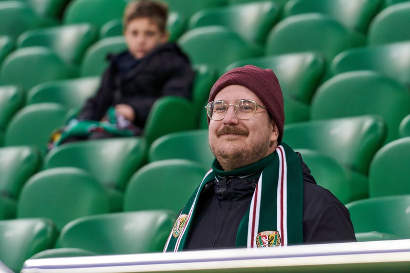 Kibice na trybunach Tarczyński Arena we Wrocławiu, mecz Śląsk Wrocław - Piast Gliwice, 06.04.2023