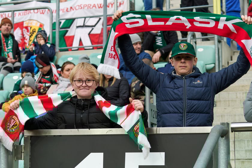 Kibice na trybunach Tarczyński Arena we Wrocławiu, mecz Śląsk Wrocław - Piast Gliwice, 06.04.2023